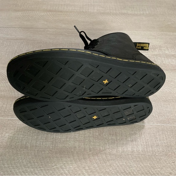 Dr. Martens Women's Black Shoreditch Leather Classic Ankle Combat Boot Size 6 - Picture 6 of 6